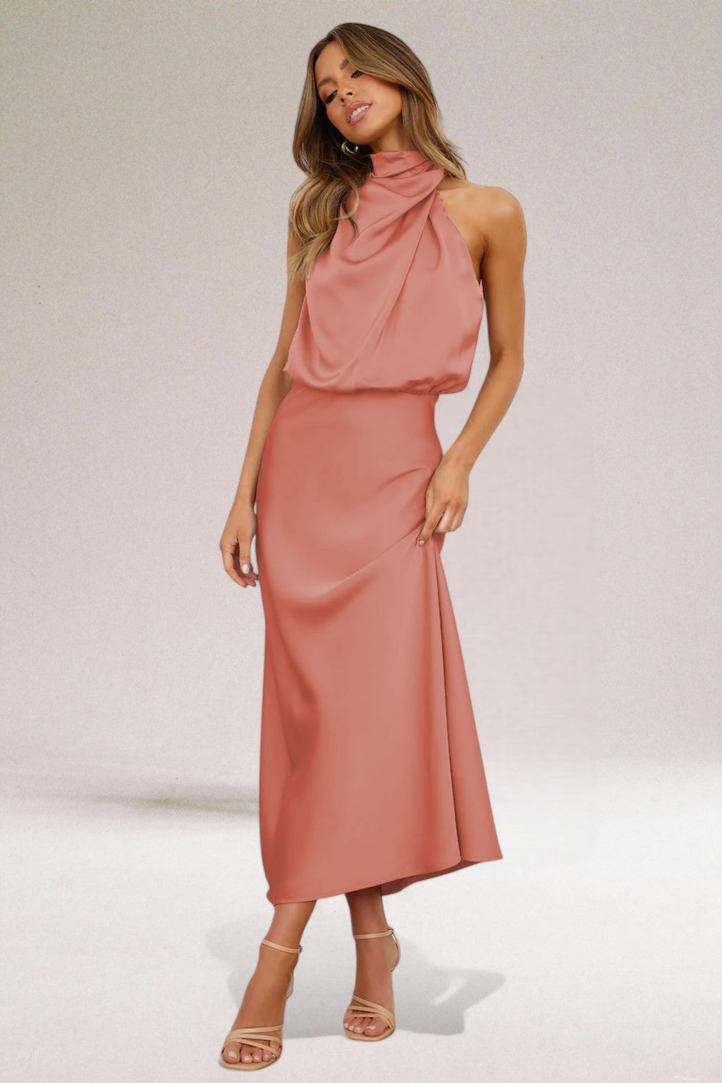 Birgitta | Glamourkjole i satin med halterneck
