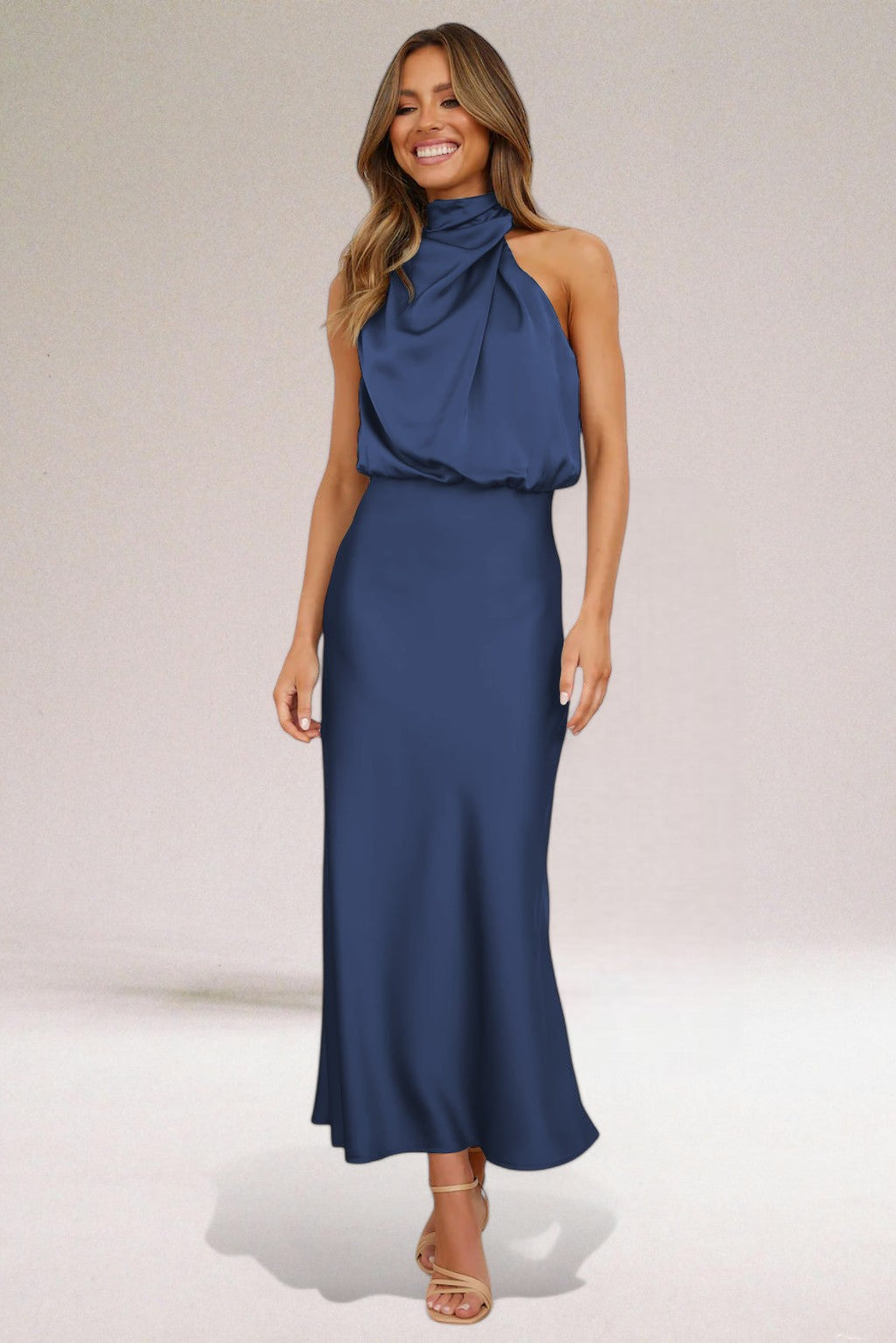 Birgitta | Glamourkjole i satin med halterneck