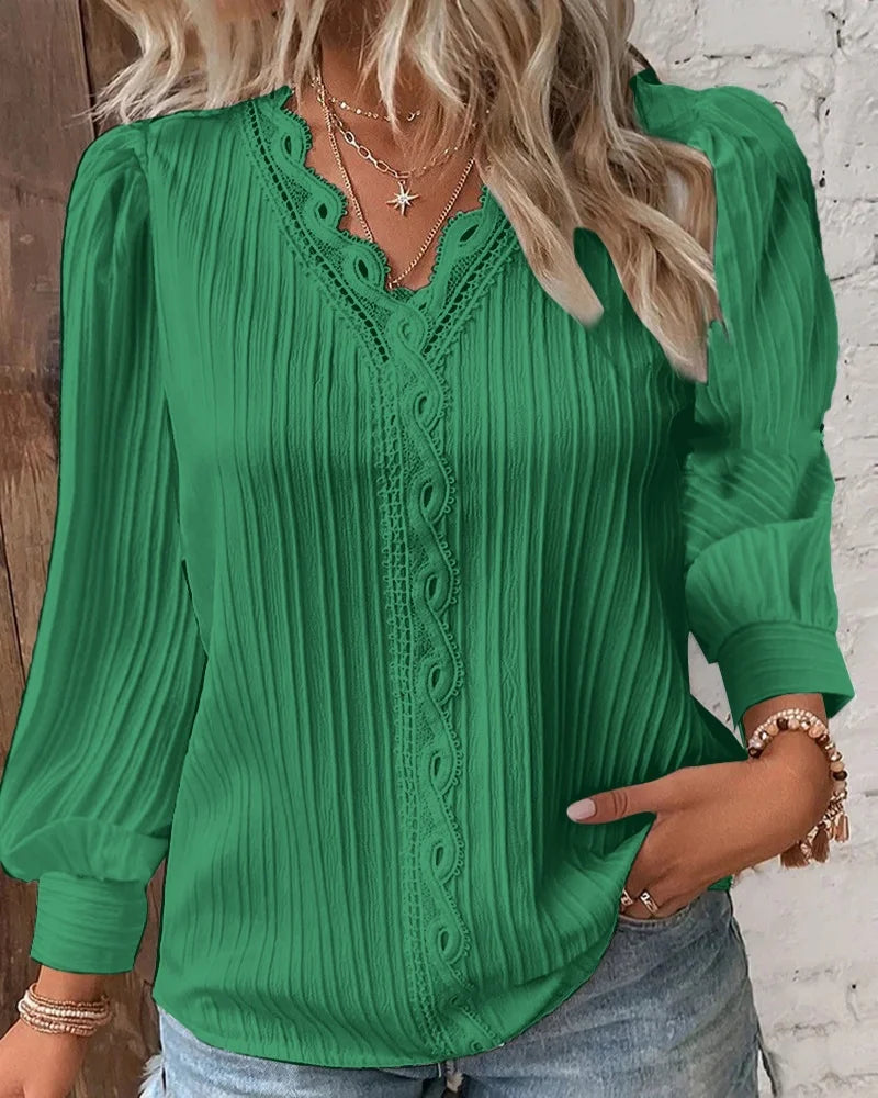 Birgitta | Selvie – Bluse med spidskant og folder