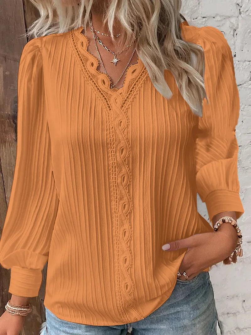 Birgitta | Selvie – Bluse med spidskant og folder
