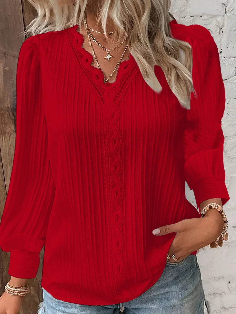 Birgitta | Selvie – Bluse med spidskant og folder