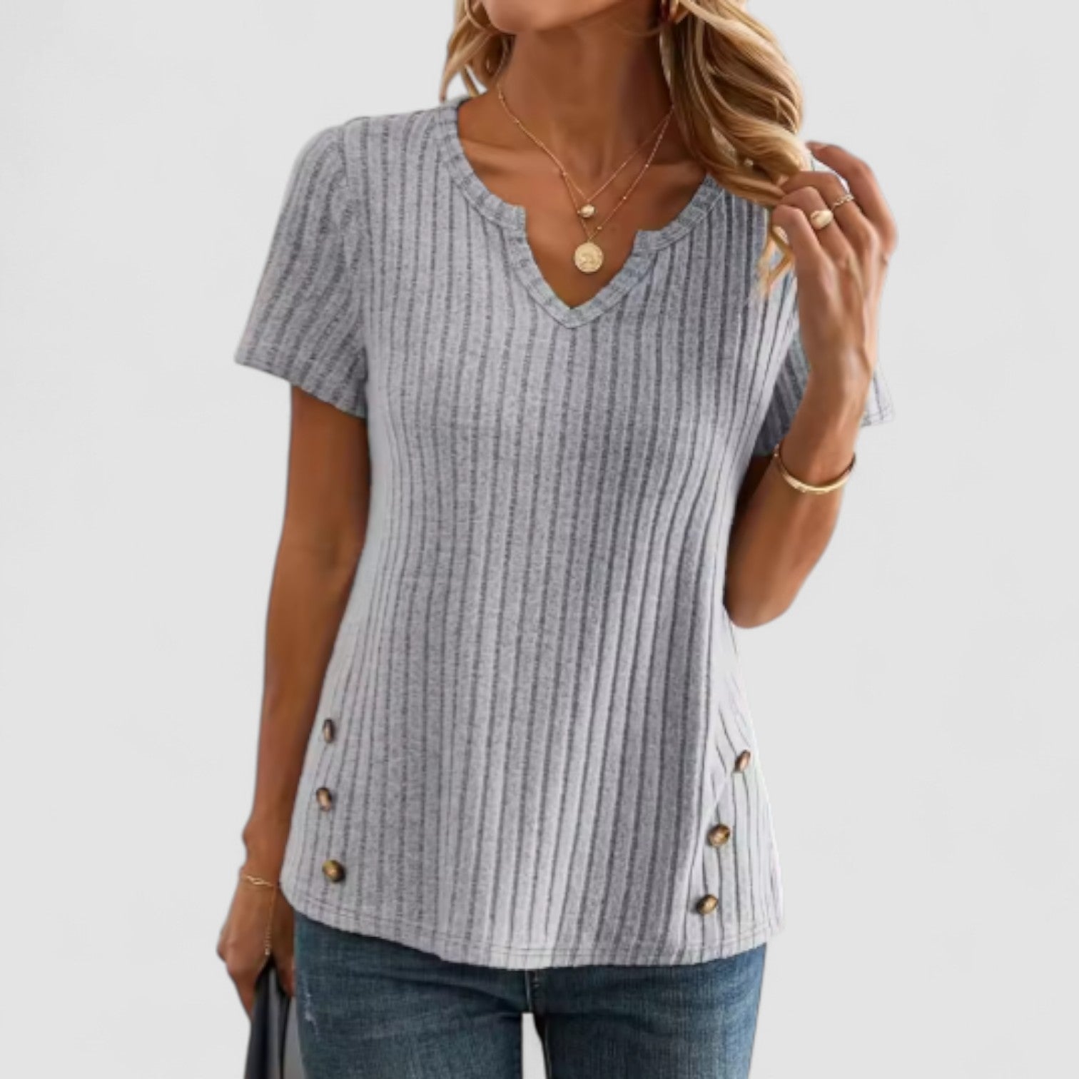Birgitta | V-hals top med diskrete detaljer