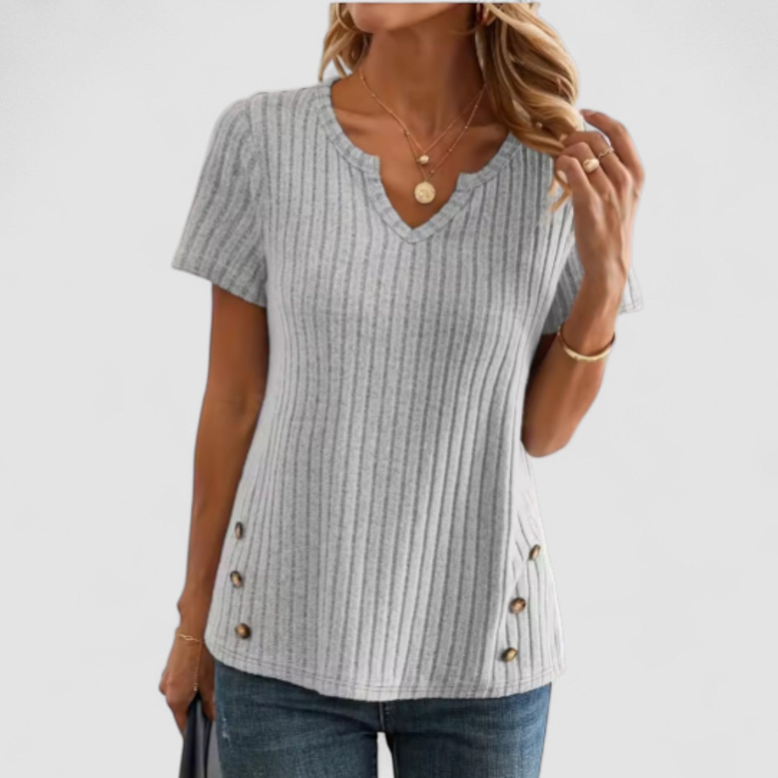 Birgitta | V-hals top med diskrete detaljer