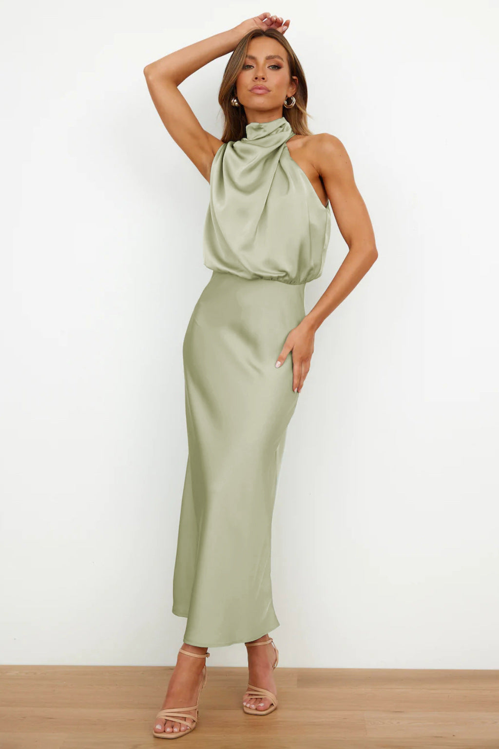 Birgitta | Lang satin kjole med halterneck