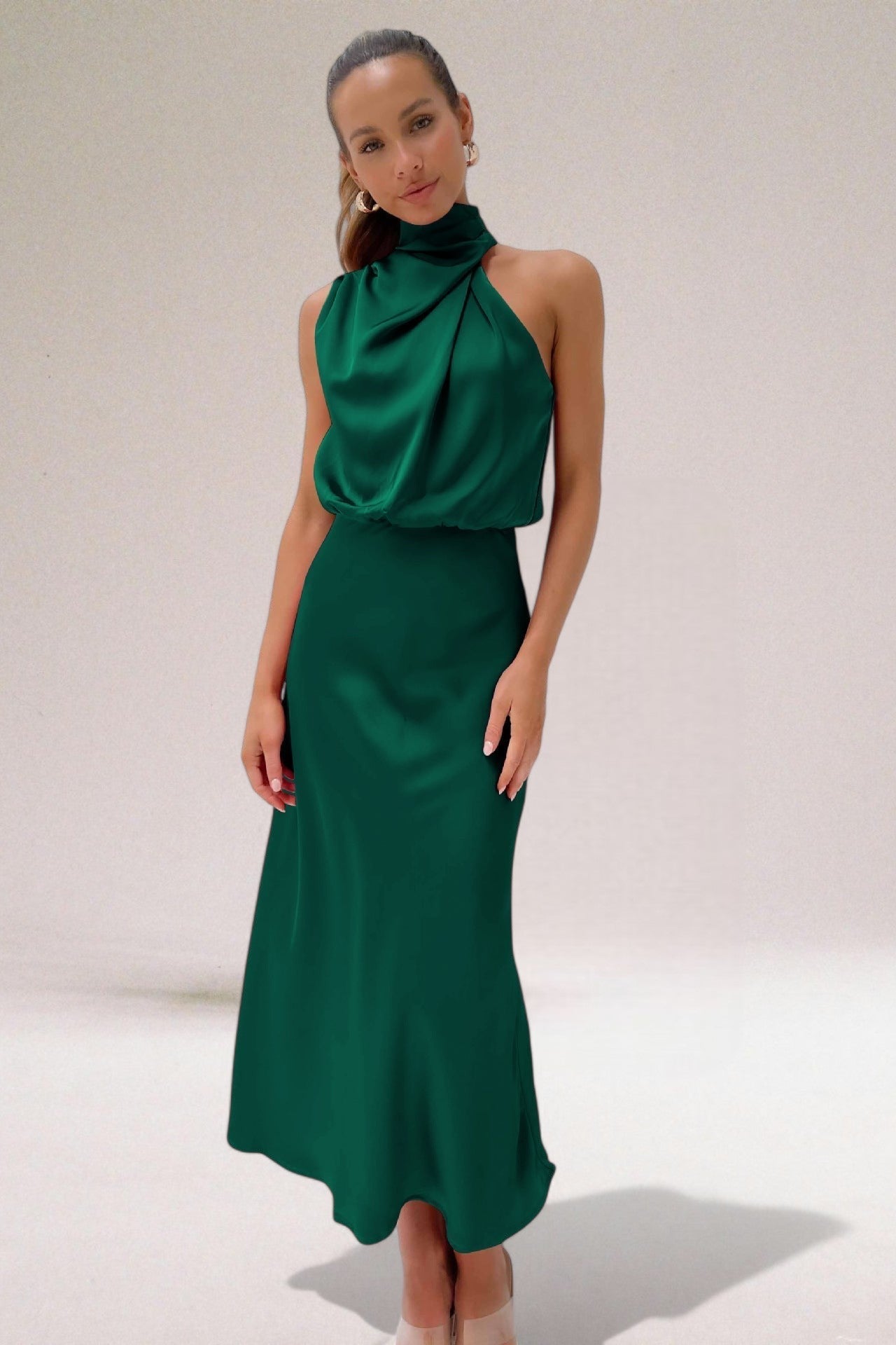 Birgitta | Glamourkjole i satin med halterneck