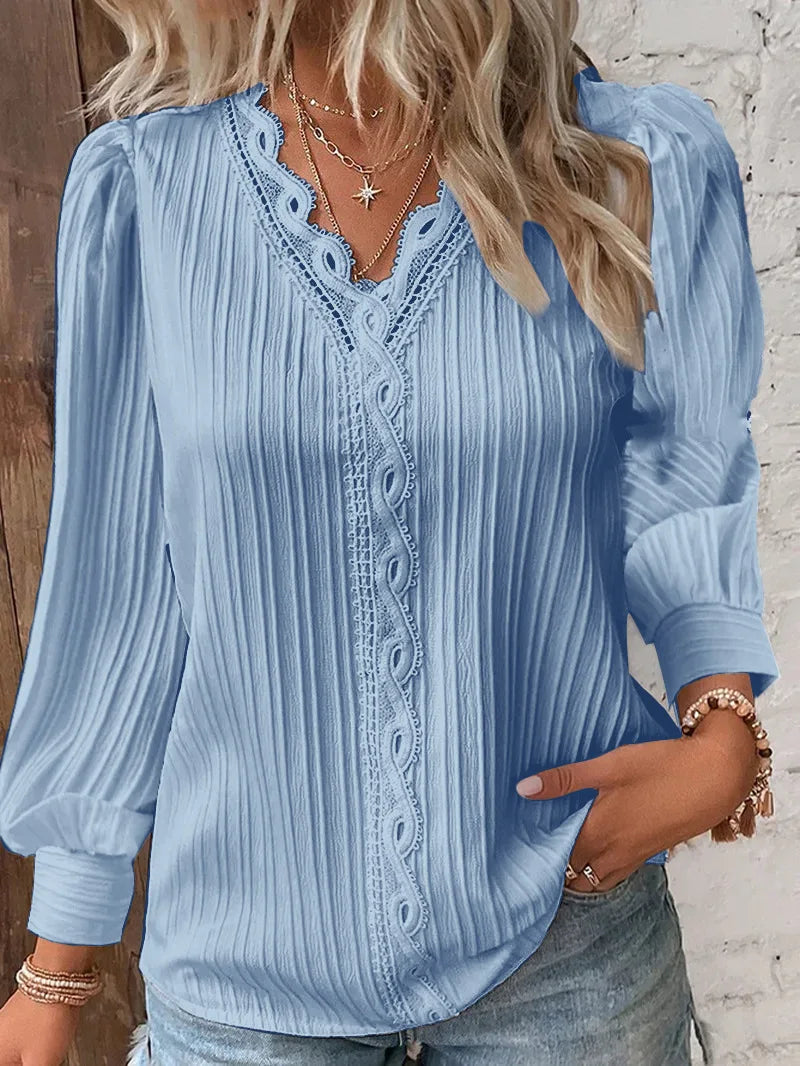 Birgitta | Selvie – Bluse med spidskant og folder