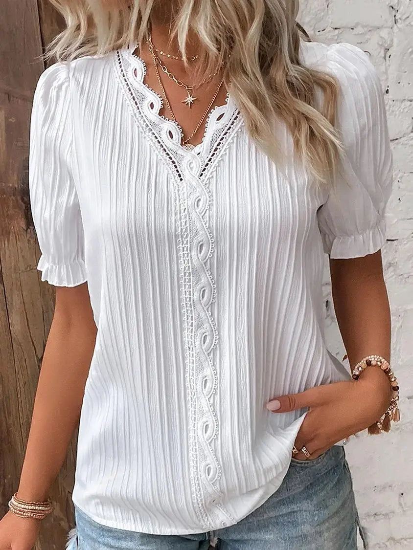 Birgitta | Mira – Feminin top med spidsdetaljer